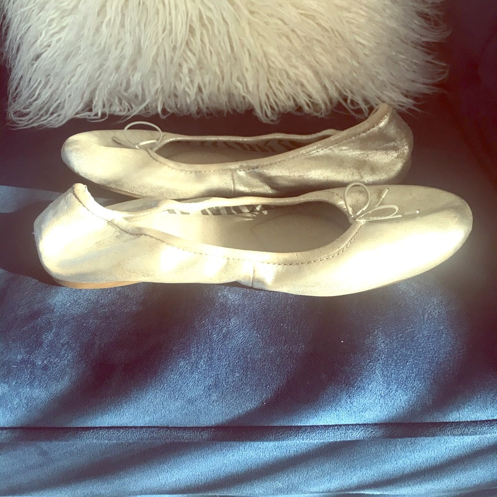 Comfy cushiony silver flats
